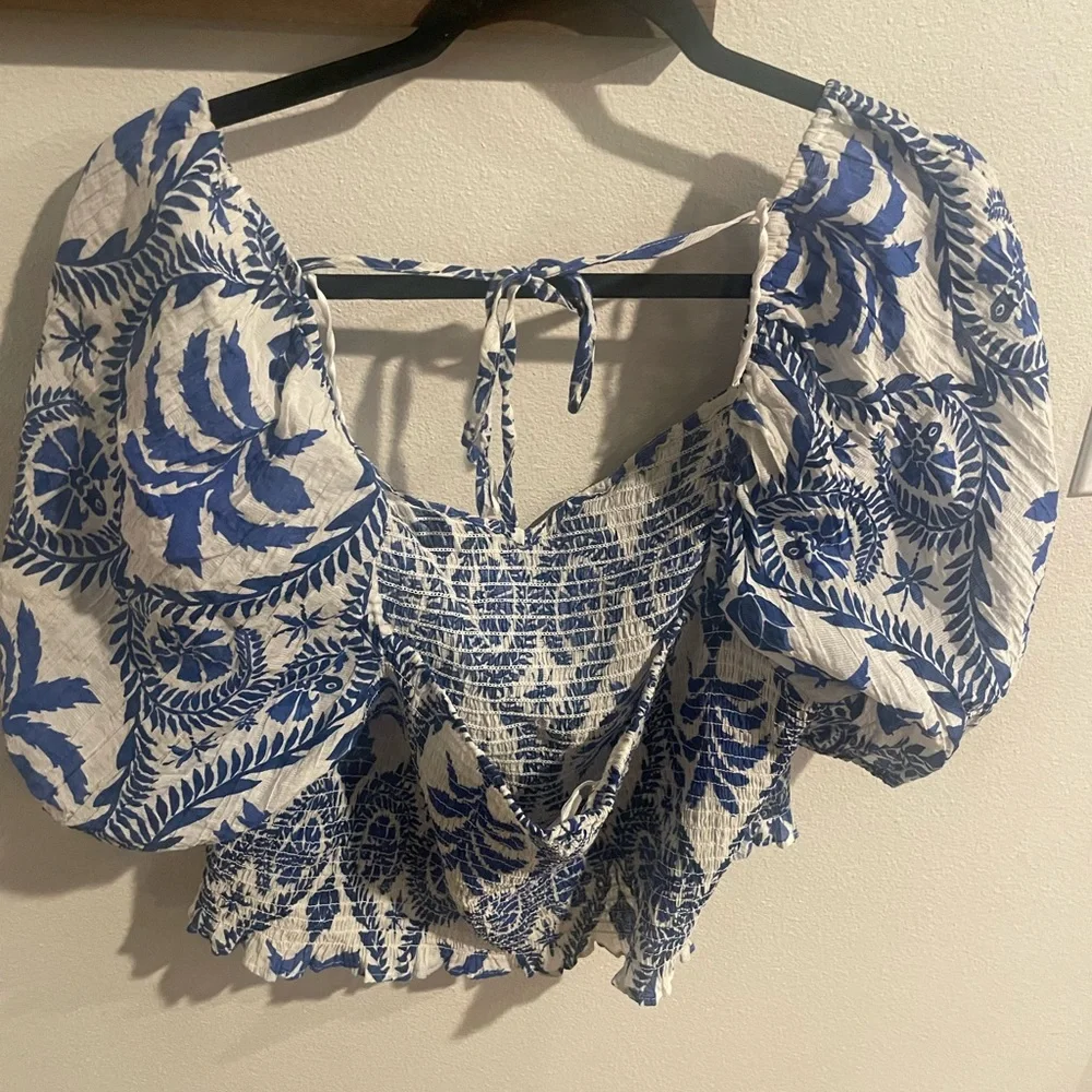 H&M Blue and‎ White Patterned Women's Top Size XXL
